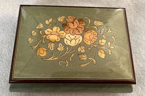 Portagioie musicale vintage in legno con intarsio floreale "Romance" - Made in Italy - Foto 1 di 14