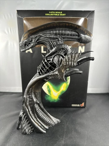 Hot Toys: Alien 1/4th Scale Collectible Bust: Alien Big Chap 11” WITH BOX Cover
