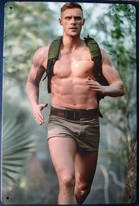 Max Parker als Sgt. Sullivan in der Netflix Serie BOOTS 8X12 Blechschild Gay Int. - Bild 1 von 2