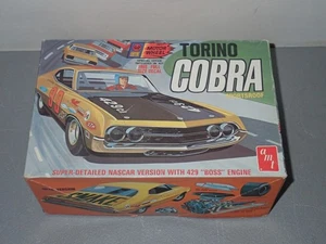Kit Modelo Ford Torino Cobra AMT 70 Construido con Caja e Instrucciones - Imagen 1 de 14