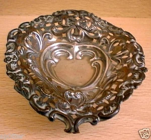 VINTAGE VICTORIAN EMBOSSED SILVER LOVE HEART TOKEN SHAPE DISH - Picture 1 of 3