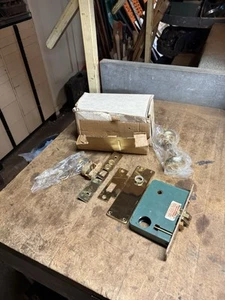 Nuevo Nuevo de Lote Antiguo Perilla de Puerta Mediados de Siglo Llave Cerradura de Mortaja Russwin Emhart Hardware EE. UU. - Imagen 1 de 17