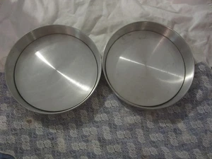 2 Vintage Mirro Round Cake Pans 9 x 1 1/2 Removable Bottom Pan - Picture 1 of 3