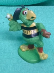 1989 Giant Eagle Pirate Parrot vinyl figurine. - Picture 1 of 2
