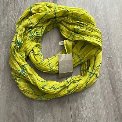 Bufanda Anthropologie Infinity, amarillo verdoso, ¡arrugamente linda! Foto 1 de 4