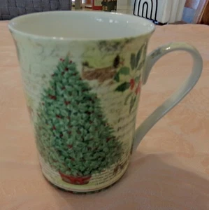 Taza de té alta de porcelana de hueso fino ideal para el hogar árbol de Navidad Alemania ¡USADA EN EXCELENTE ESTADO! - Imagen 1 de 3