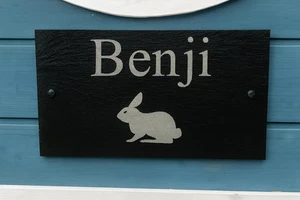 Personalised Engraved Large Slate Plaque Pet Name Cage Hutch Sign For a Rabbit - Picture 1 of 4