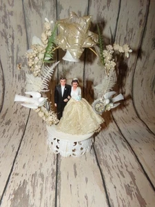 Vintage Bush Plastic Wedding Cake topper Couple arch birds wedding rings - Picture 1 of 10