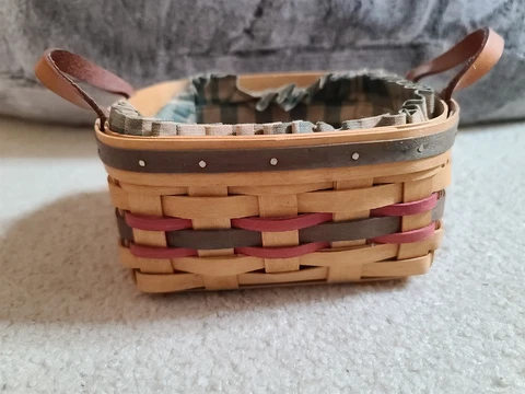American Traditions 2001 basket and liner red blue Cover