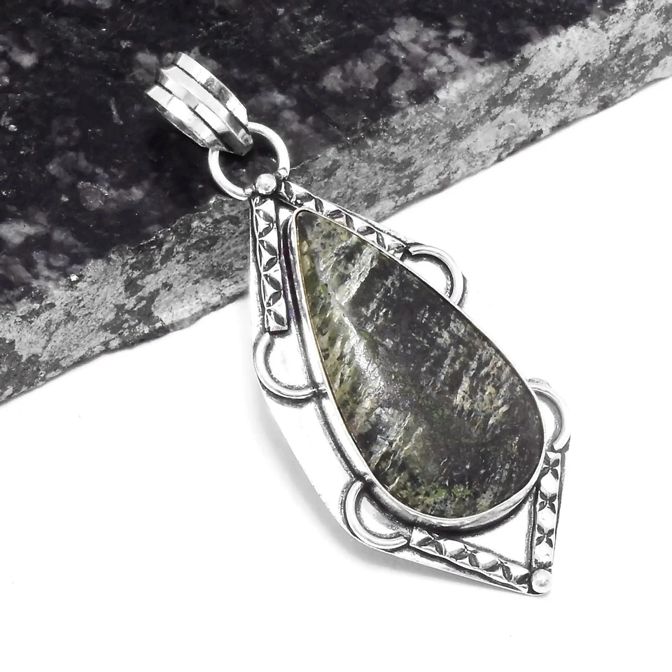 Joyería colgante étnica hecha a mano de serafinita verde 2,6" P-910 Foto 1 de 1