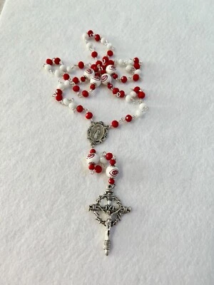 CINCINNATI REDS ROSARY NECKLACE JEWELRY GLASS BEAD BASEBALL LOGO MLB - Image 1 of 4