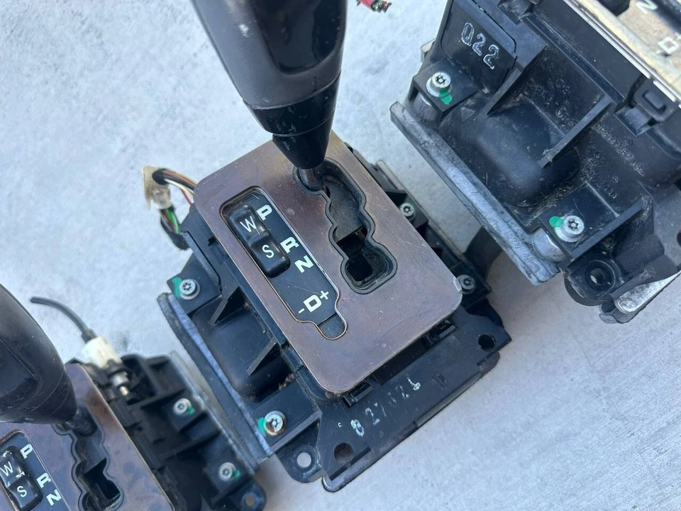 Palanca de cambios Tiptronic 2000-2003 Mercedes CLK320 CLK430 CLK55 202267056 Foto 1 de 1