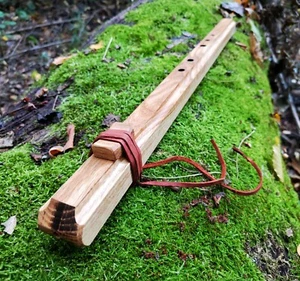 Flauta nativa americana de roble bajo ""paz interior"" - recipiente curativo hecho a mano - Imagen 1 de 6