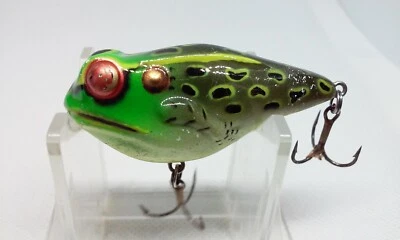 Рыболовная приманка Rebel Frog R Green Bullfrog 2 3/8 дюйма Rattling Topwater/Surface 5/16 унции - Изображение 1 из 4