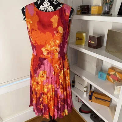 Stunning Adrianna Papell Floral Print Pleated Silk Like  Dress  Size 10 - Image 1 of 4