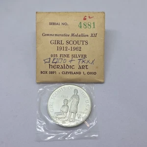 Girl Scouts of America Heraldic Art 50th Anniversary Sterling Silver Coin 1962 - Bild 1 von 3