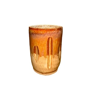 Bicchiere Studio Pottery 5" smalto a goccia marrone tazza bicchiere firmato - Foto 1 di 10