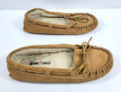 Zapatilla para mujer Minnetonka Cally de piel sintética EE. UU. 6 Foto 1 de 4