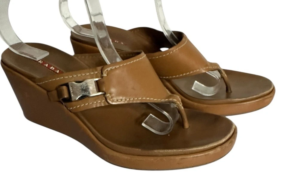 Sandalias de diseñador vintage Prada y2K años 90 cuero tanga plataforma cuña marrón 37 US7 Foto 1 de 4