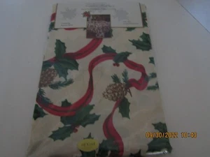Christmas print fabric tablecloth new 60"x 104" - Picture 1 of 3