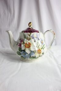 WINDSOR ROSES TEAPOT  Made in England 4 cups White with Flowers EXcellent