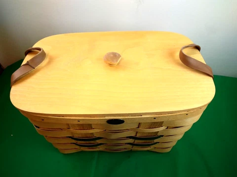 Petersboro Basket Co Vintage Picnic Basket 17 x 11 x 11 w/Leather Handles & Lid Cover
