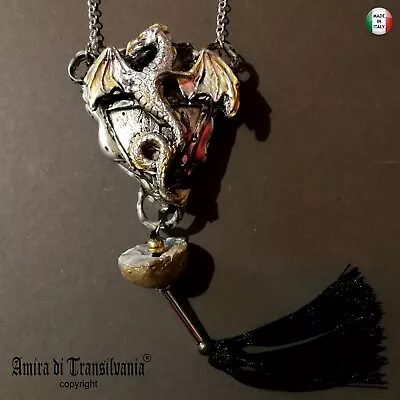 collana con pendaglio amuleto gioiello drago colore oro argento talismano gotico - Immagine 1 di 4