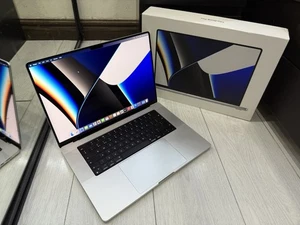 Apple MacBook Pro 16" Retina 2021 4 To SSD 64 Go Ram 10C CPU 32C GPU M1 Max Argent - Photo 1/17