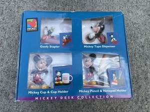 De colección Mickey Colección de Escritorio Ilimitado Juego de Regalo 4 Piezas Nuevo en Caja Monograma Oficina Disney - Imagen 1 de 7