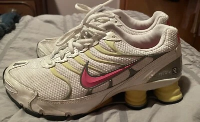 Amortecedores femininos Nike Shox tamanho 7,5 rosa branco amarelo - Imagem 1 de 4