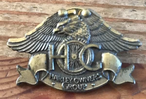 1982 Harley Davidson HOG Harley Owners Group Mütze Weste Jacke Pin Pinback - Bild 1 von 3