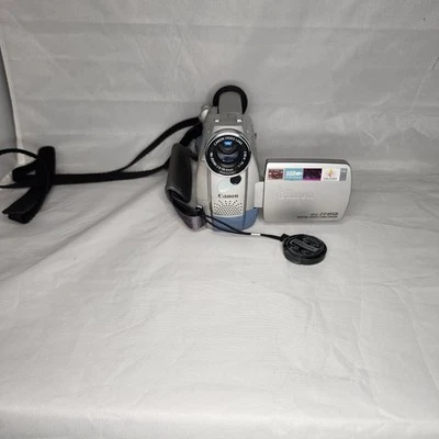 Canon ZR45MC Mini DV Camcorder - Image 1 of 4