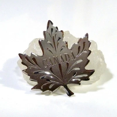 Spilla foglia d'acero color argento incisione Canada - Immagine 1 di 2