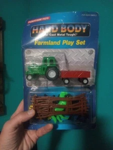 Tootsietoy FARMLAND PLAYSET 1991 Diecast Tractor, Trailer Fence Cows, Pigs 2881 - Picture 1 of 3