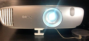BenQ Projector HT2050 Home Theater DLP Full HD 2200lm 100V w/ Remote & Cable - Picture 1 of 9