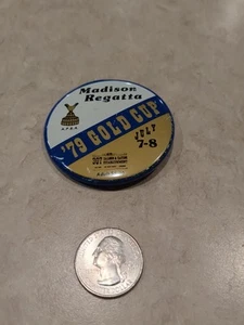 Vintage Pinback Button Miss Madison Hydroplane Uboat Regatta 1979 Gold Cup - Bild 1 von 2