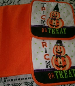 3 PIECE SET OF HALLOWEEN TRICK or TREAT Print 8" X 8" Potholders Orange Towel - Picture 1 of 3