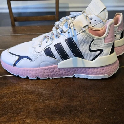 Tenis para correr ADIDAS NITE JOGGER para mujer talla 9,5 rosa verdadero EG7942 cuero y malla Foto 1 de 4