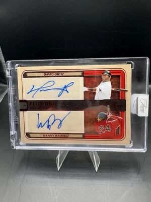 Panini Three And Two 2025 David Ortiz/Manny Ramírez Plus One Dual Auto 4/6 Foto 1 de 2