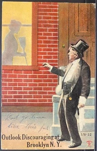 OUTLOOK DESALENTADOR EN BROOKLYN NY ~ HOMBRE BORRACHO VE ESPOSA EN VENTANA CON ESCOBA - Imagen 1 de 2