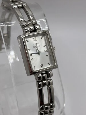 Reloj Tank Anne Klein II Mujer Plateado 6.5" Banda 10/4737- Batería Nueva Foto 1 de 4