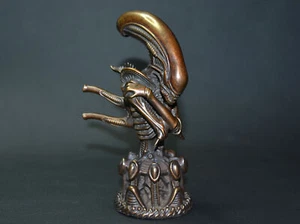 Vintage Bronze Alien vs. Predator AVP Alien Bust Statue Decor Collectibles gift - Foto 1 di 6