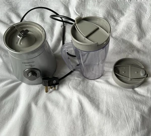 Kenwood Smoothie 2GO SB050 Smoothie Maker 300W 0.5L 1clear conteiner & 2 lid - Picture 1 of 12