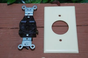 Vintage Leviton Single Flush Receptacle #J12B/ Tandem Slots/ 15A-250V/ 3 Wire - Picture 1 of 1