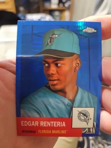 Topps 2022 cromo platino azul Hyper Prism 407 Edgar Rentería Marlins PWE - Imagen 1 de 3