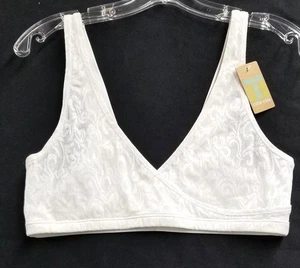 ✨Title Nine Womens Not A Bomber Lace Stretch Sports Bra Samantha Chang Sz 38 NWT - Picture 1 of 6