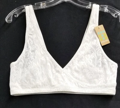 ✨Title Nine Womens Not A Bomber Lace Stretch Sports Bra Samantha Chang Sz 38 NWT - Image 1 of 4
