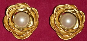 Vintage Givenchy Flower Clip Earrings Faux Pearl Gold Tone - Picture 1 of 4