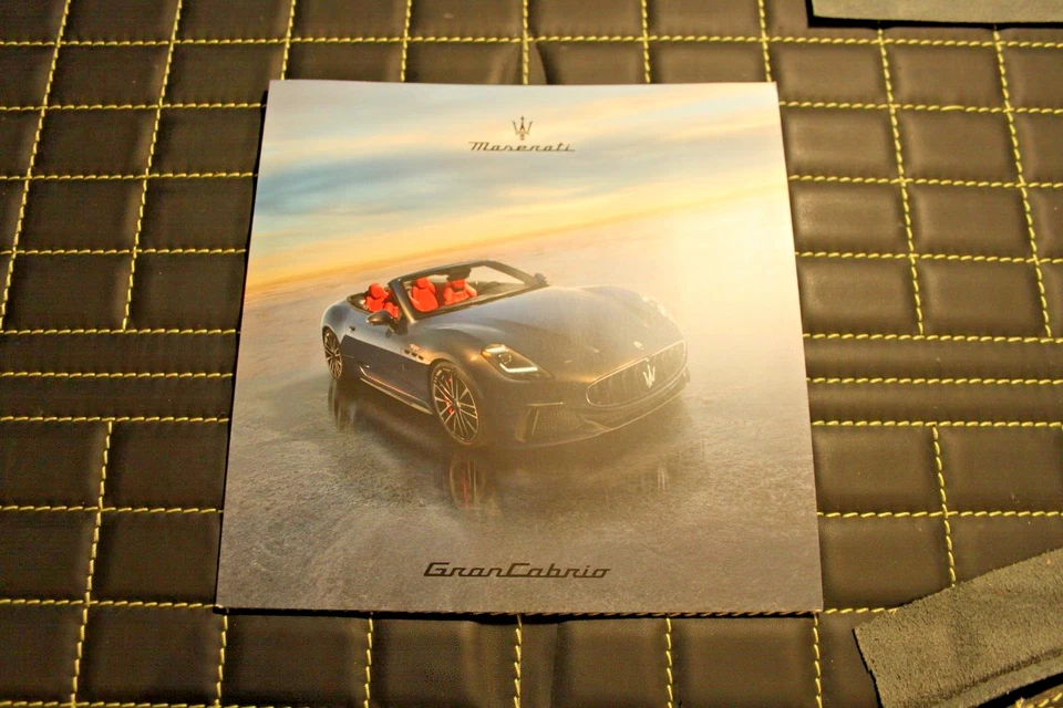 RARO VIP cliente folleto Maserati GranCabrio 2024 Foto 1 de 1