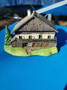 Maison miniature en résine peinte Region Savoie maquette train creche decor - Picture 1 of 5